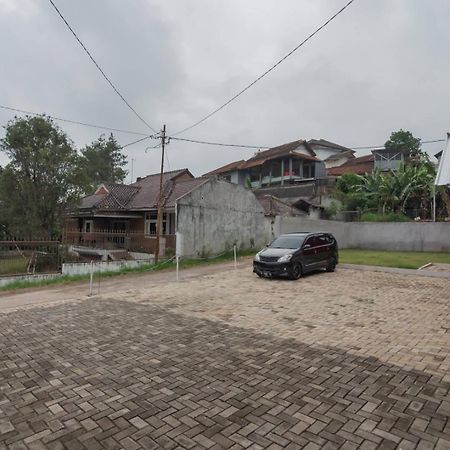Reddoorz Plus Near Lembang Park & Zoo Екстер'єр фото