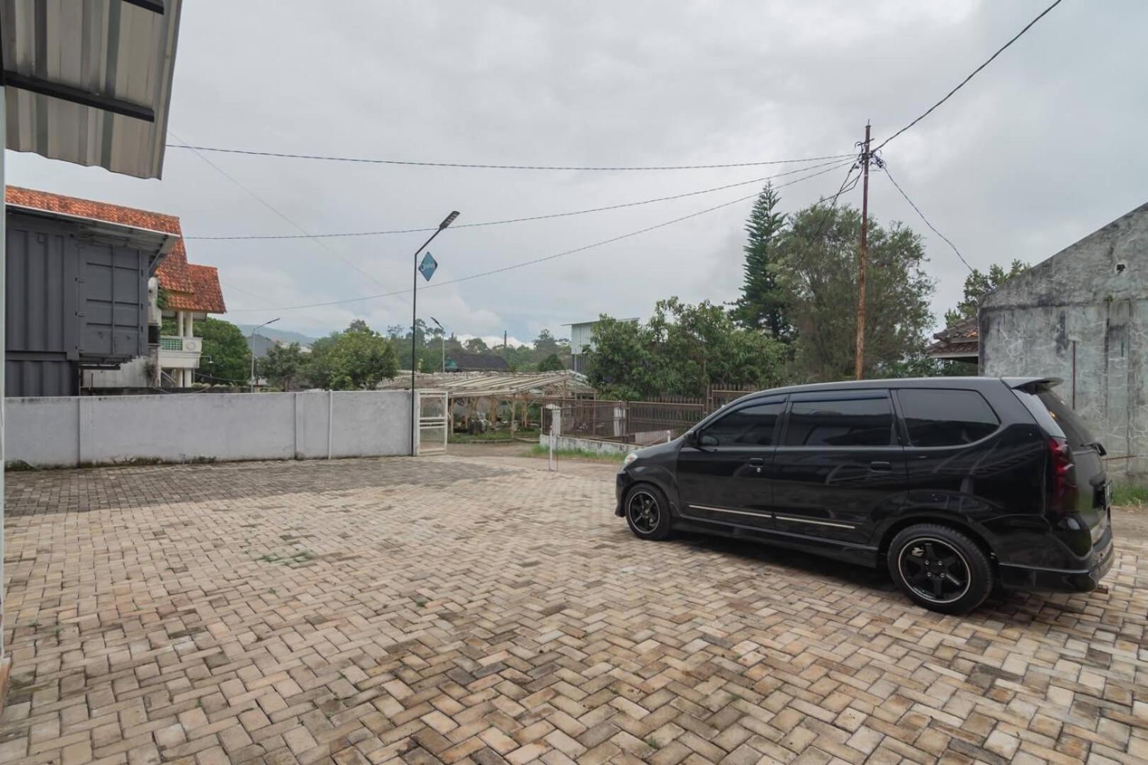 Reddoorz Plus Near Lembang Park & Zoo Екстер'єр фото